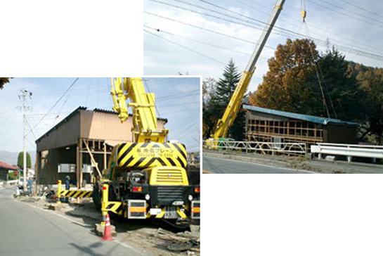 諏訪市での屋上へのエアコン室外機揚重作業