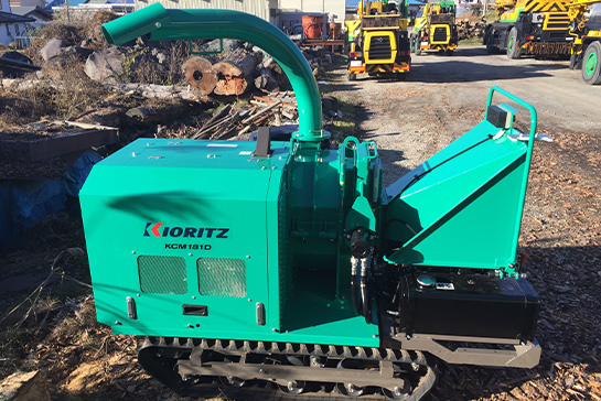 枝木粉砕（チッパー）サービス作業風景